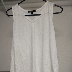 Gibson white tank with decorative back